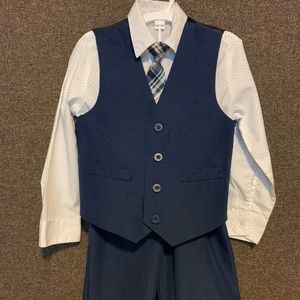 4 pc. Boys 5T Suit